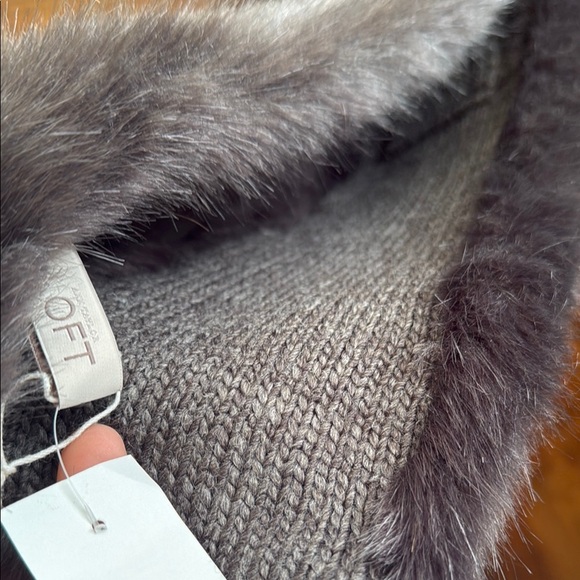 Luxurious Black Fur Scarf - Picture 2 of 5